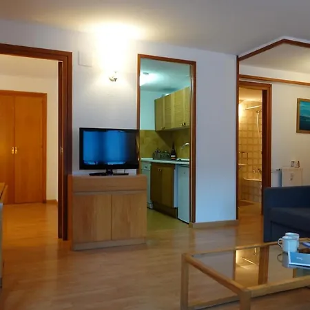 Huegas By Pirineos 360 - A 90 Metros Del Reloj De * フォルミガル