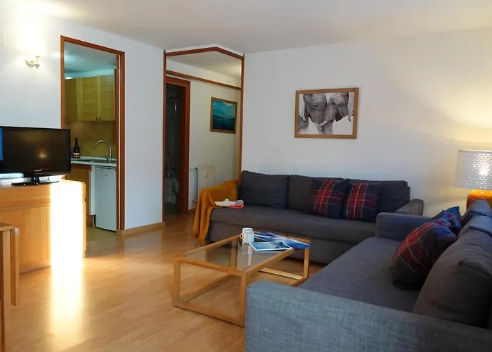 Huegas By Pirineos 360 - A 90 Metros Del Reloj De